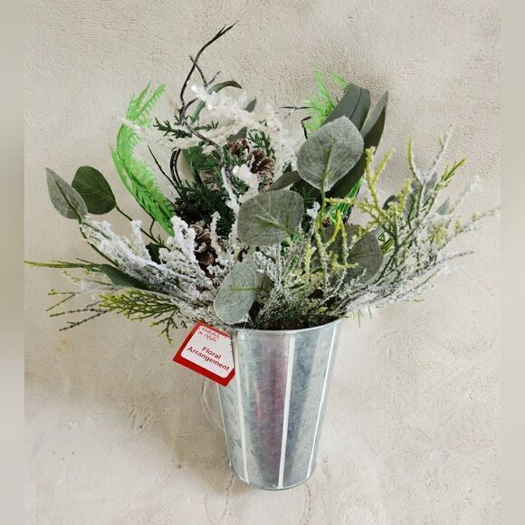 New Christmas Floral Arrangement   - Picture 2 of 5